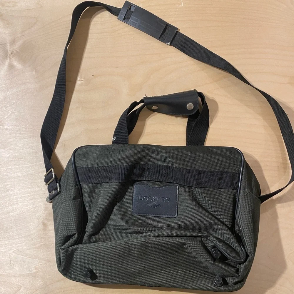 Dockers Dark Gray Men's Messenger Bag (PS)